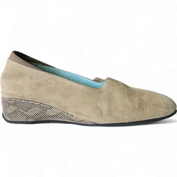 Thierry Rabotin olive green elegant flats suede &amp; textured leather finish US 6.5