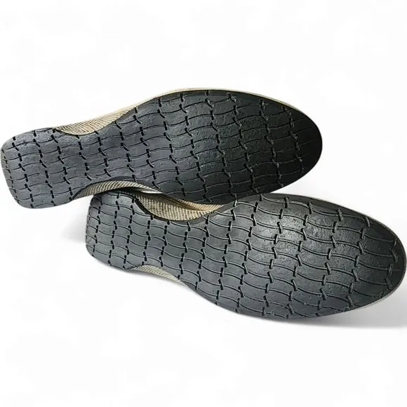 Thierry Rabotin olive green elegant flats suede &amp; textured leather finish US 6.5