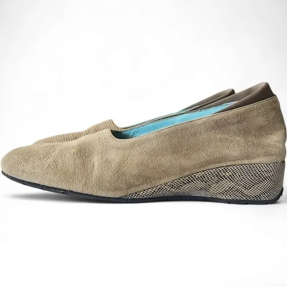 Thierry Rabotin olive green elegant flats suede &amp; textured leather finish US 6.5