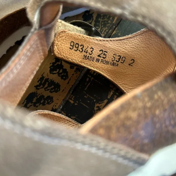 Think! Julia Sandal Tan Closed Toe Comfortable &amp; Supportive 8.5