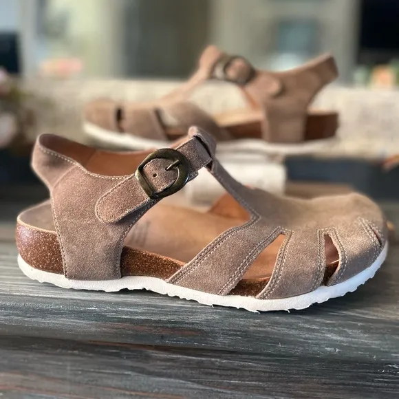 Think! Julia Sandal Tan Closed Toe Comfortable &amp; Supportive 8.5