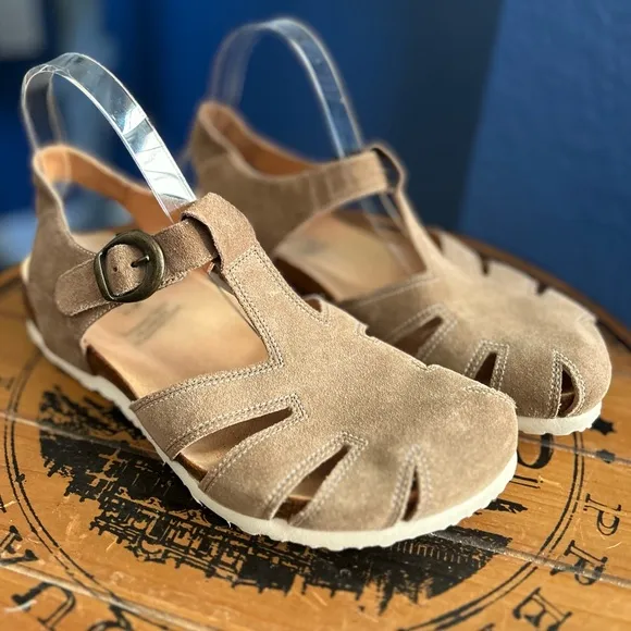 Think! Julia Sandal Tan Closed Toe Comfortable &amp; Supportive 8.5