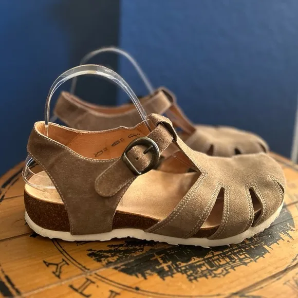 Think! Julia Sandal Tan Closed Toe Comfortable &amp; Supportive 8.5