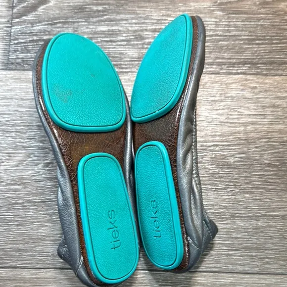 Tieks Silver Ballet Flats woman’s size 8 (b96)