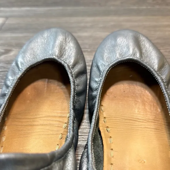 Tieks Silver Ballet Flats woman’s size 8 (b96)
