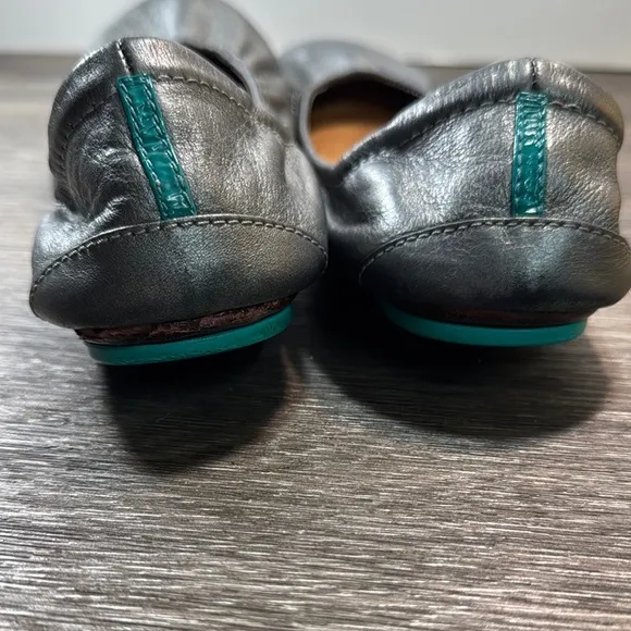 Tieks Silver Ballet Flats woman’s size 8 (b96)