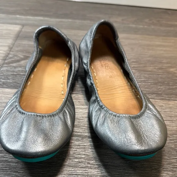Tieks Silver Ballet Flats woman’s size 8 (b96)