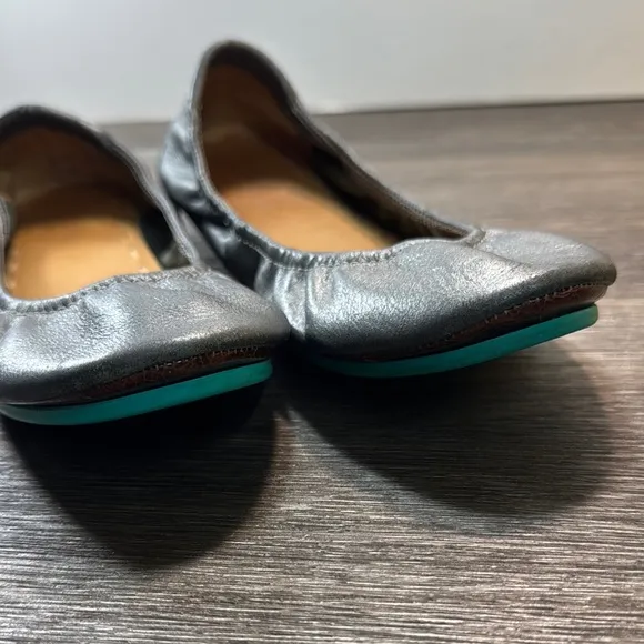 Tieks Silver Ballet Flats woman’s size 8 (b96)