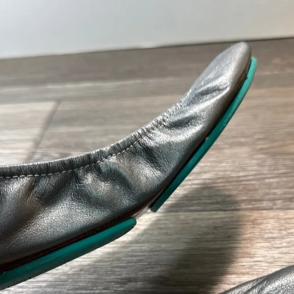 Tieks Silver Ballet Flats woman’s size 8 (b96)