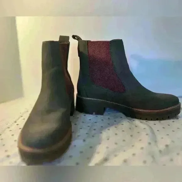 Timberland Pull-on Lug Boots NWOT
