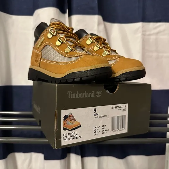 Timberland Tan and Black Boots High-Top Lace-Up