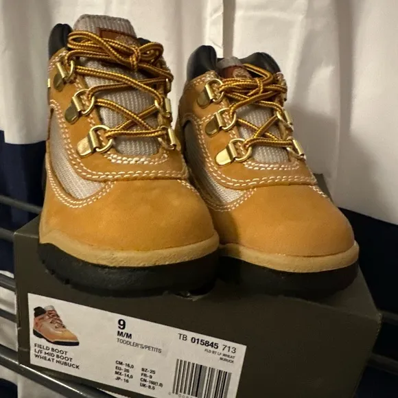 Timberland Tan and Black Boots High-Top Lace-Up