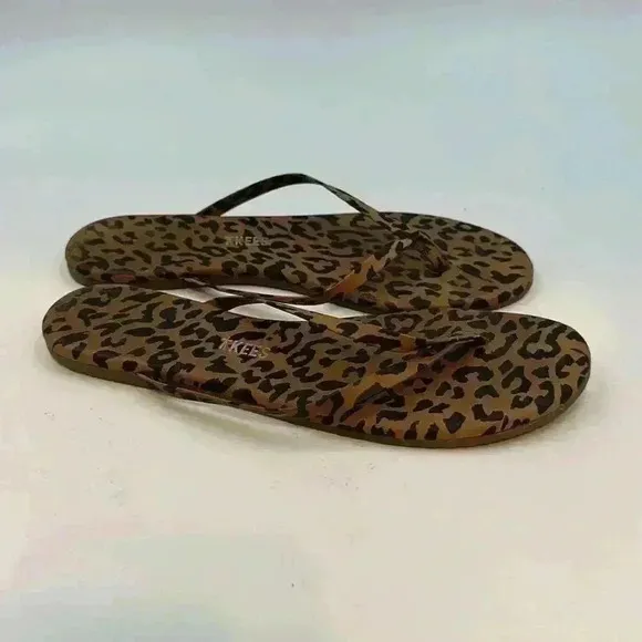 TKEES Leopard Print Slippers - Size 6