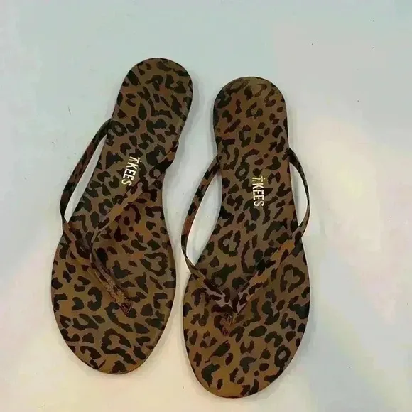 TKEES Leopard Print Slippers - Size 6