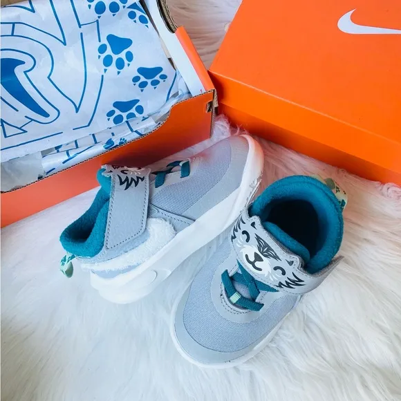 Toddler Nike Fleece Lined Pawprints Sneakers