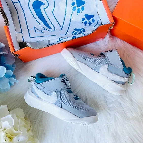Toddler Nike Fleece Lined Pawprints Sneakers