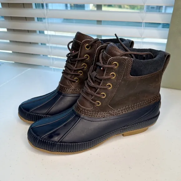 Tommy Hilfiger Men’s Brown Leather and Blue Lace Up Duck Boots Rain Boots