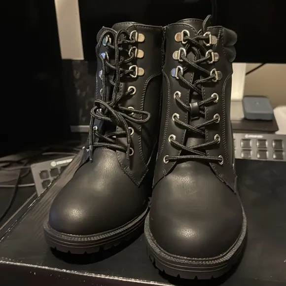 Torrid Black Lace-Up Heel Hiker Bootie Sz 10 New