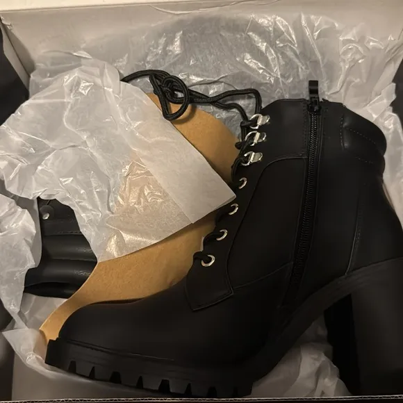 Torrid Black Lace-Up Heel Hiker Bootie Sz 10 New