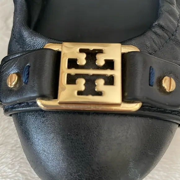Tory Burch Ambrose Ballet Flats, size 6.5, navy with gold tone logo toe plaque
