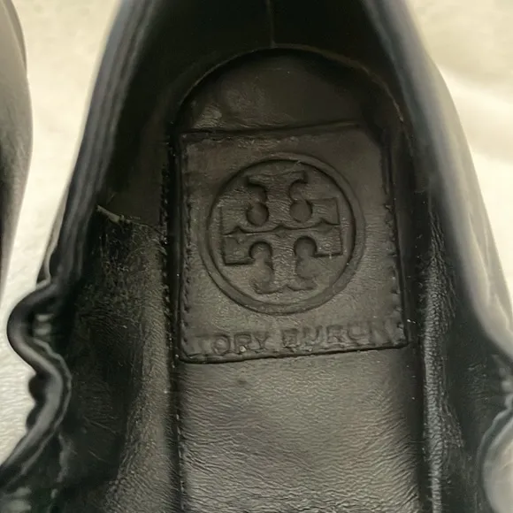 Tory Burch Ambrose Ballet Flats, size 6.5, navy with gold tone logo toe plaque