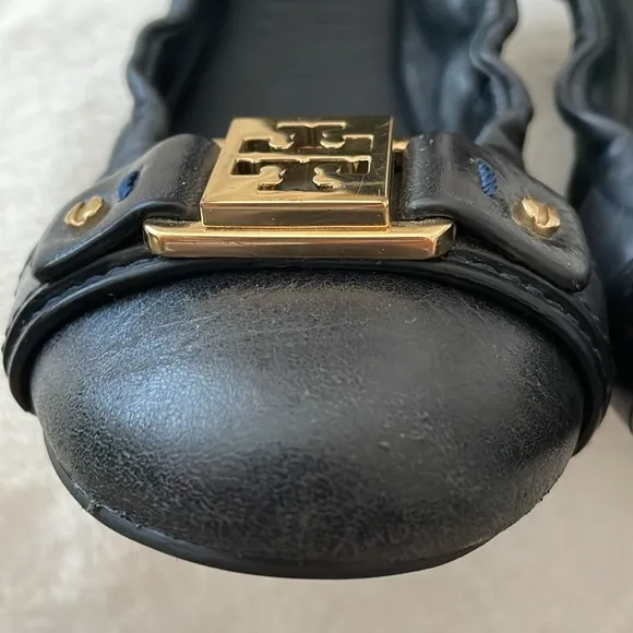 Tory Burch Ambrose Ballet Flats, size 6.5, navy with gold tone logo toe plaque