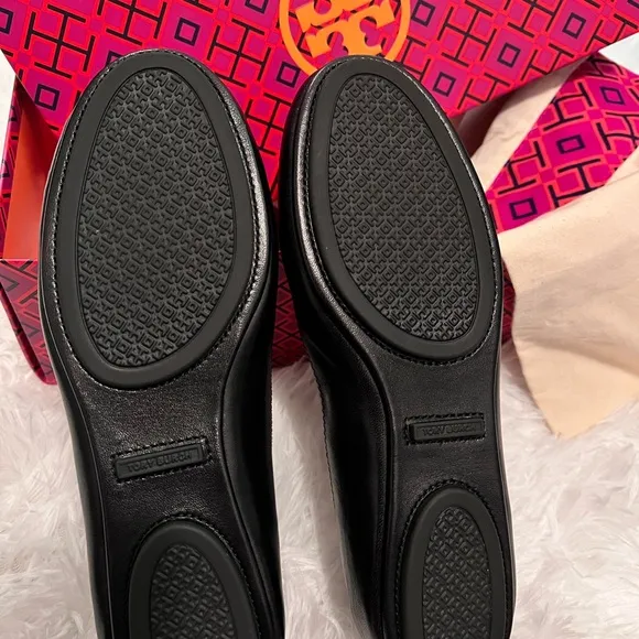 ❤️Tory Burch Black Flats with Gold Medallion❤️Women shoes Size 6.5