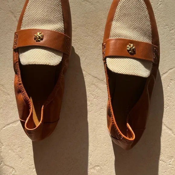 Tory Burch Brown and Cream Loafers with Gold Logo size 9