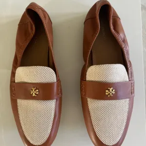 Tory Burch Brown and Cream Loafers with Gold Logo size 9