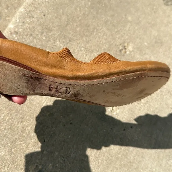 Tory Burch Brown Leather Flats with Scalloped EdgeSize 9.5