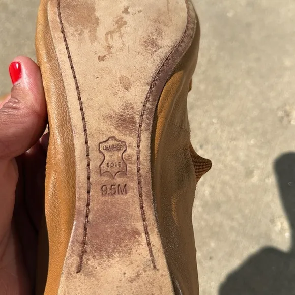 Tory Burch Brown Leather Flats with Scalloped EdgeSize 9.5