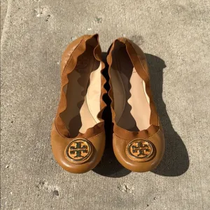 Tory Burch Brown Leather Flats with Scalloped EdgeSize 9.5