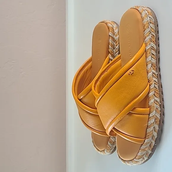 TORY BURCH Criss-Cross Textured Leather slides  with Logo Orange &amp; Tan Size 7.5M
