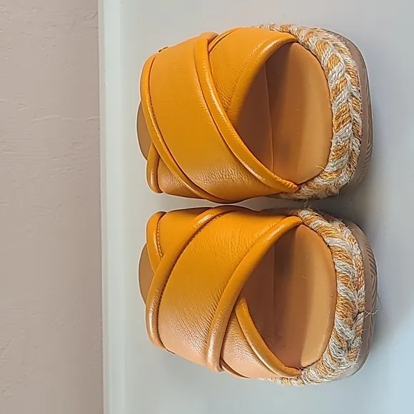 TORY BURCH Criss-Cross Textured Leather slides  with Logo Orange &amp; Tan Size 7.5M