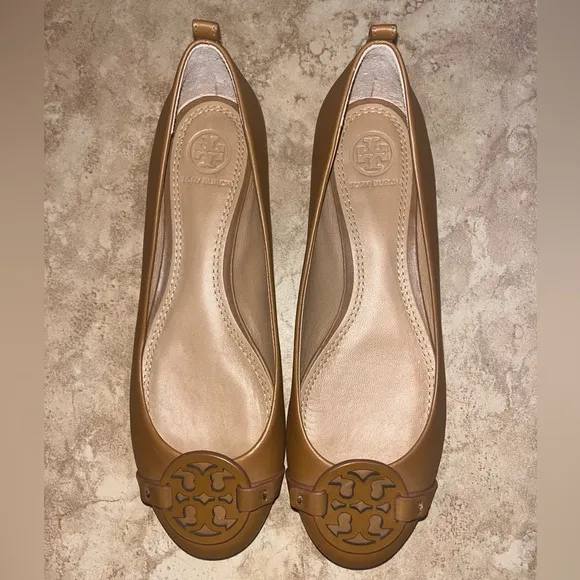 Tory Burch Gabriel Ballet Flats in Tan Leather