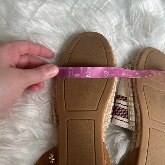 Tory Burch size 7 beachy tan and cream colored comfy sandals leather straps