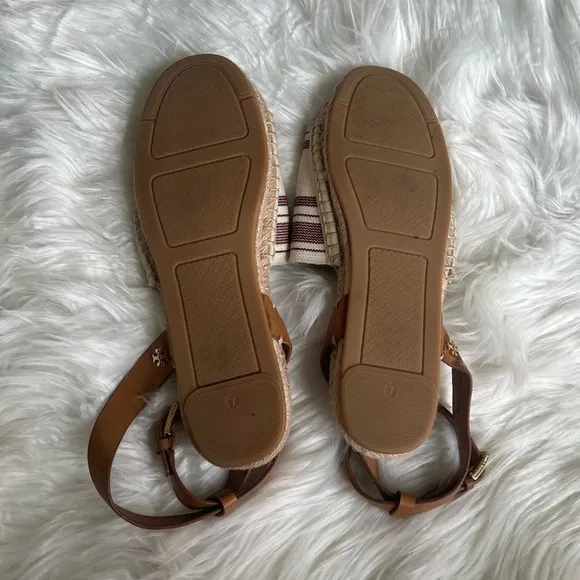 Tory Burch size 7 beachy tan and cream colored comfy sandals leather straps