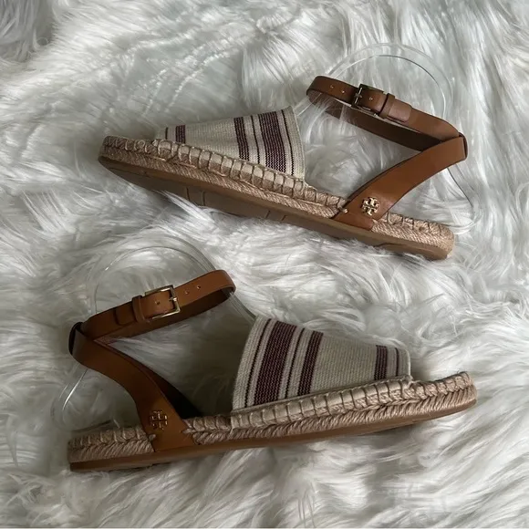 Tory Burch size 7 beachy tan and cream colored comfy sandals leather straps