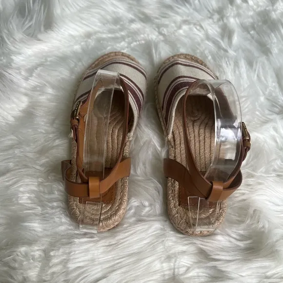Tory Burch size 7 beachy tan and cream colored comfy sandals leather straps