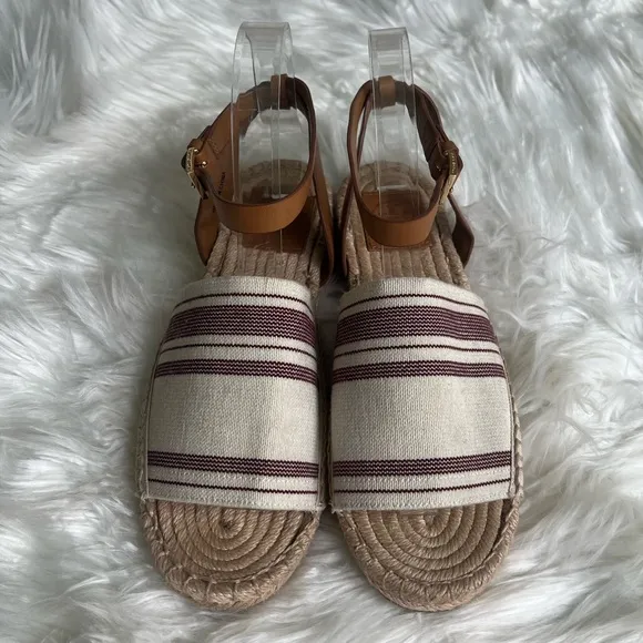 Tory Burch size 7 beachy tan and cream colored comfy sandals leather straps