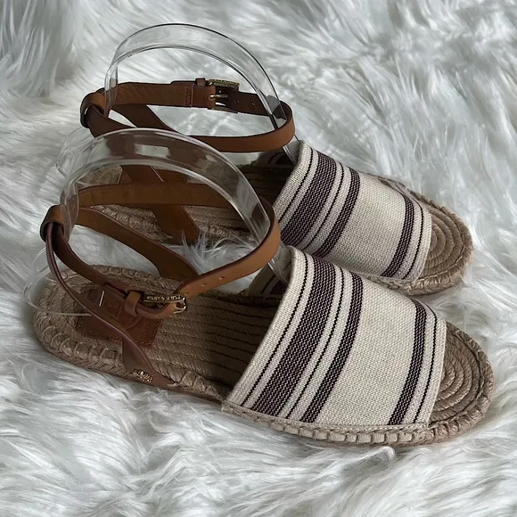 Tory Burch size 7 beachy tan and cream colored comfy sandals leather straps