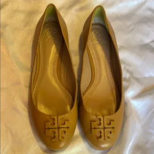 Tory Burch Tan Leather Flats with Logo