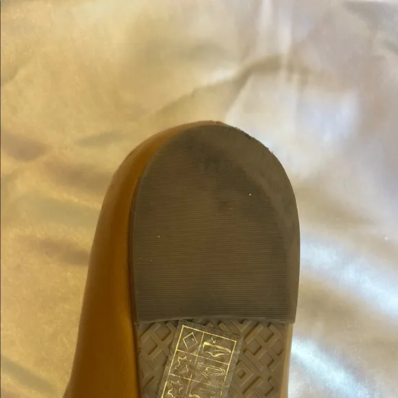 Tory Burch Tan Leather Flats with Logo