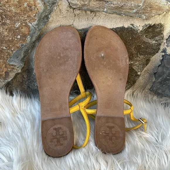 Tory Burch yellow Patent leather thong sandal size 7