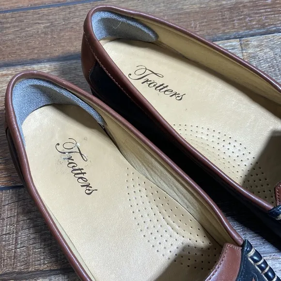 Trotters Francie Black and Brown Penny Loafers Size 10N Narrow