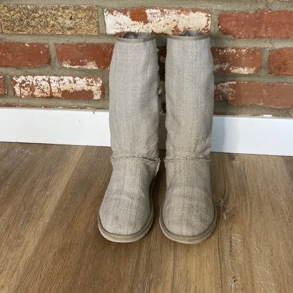UGG Boots Heirloom Lace Up Boots size 7