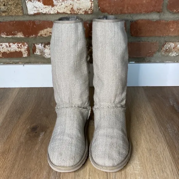 UGG Boots Heirloom Lace Up Boots size 7
