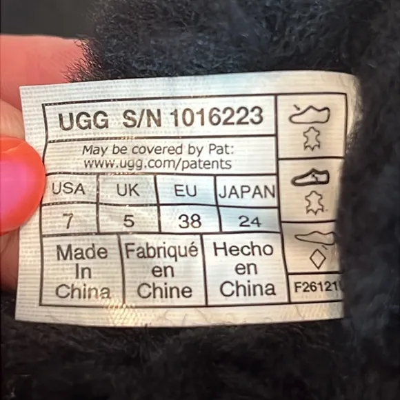 UGG® Classic Short II mid-calf suede boot black color size 7