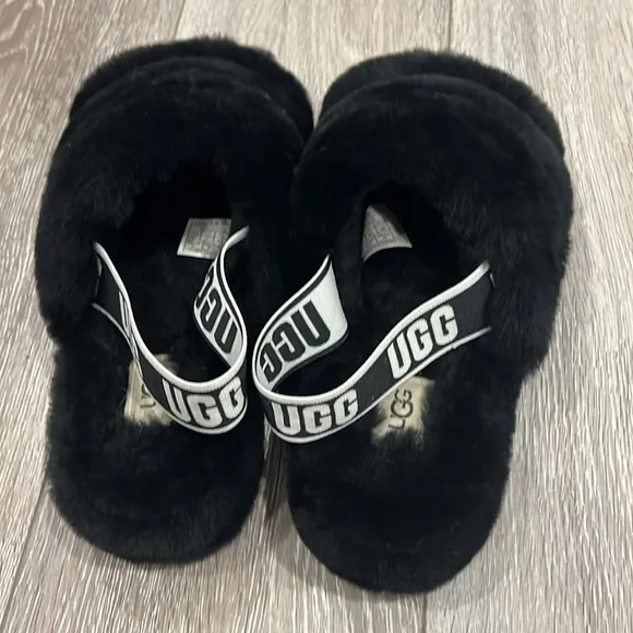 UGG Fluff Yeah Black Slide Sandals size 9