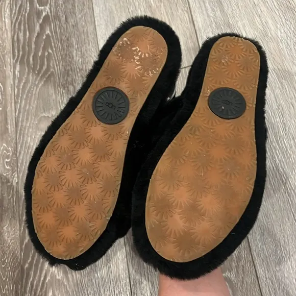 UGG Fluff Yeah Black Slide Sandals size 9